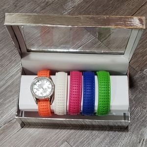 Women's watch with interchangeable bands